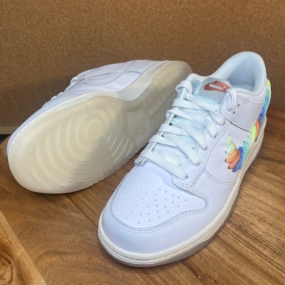 Nike
Dunks gs
Rainbow lace swoosh’ - Picture 12 of 12